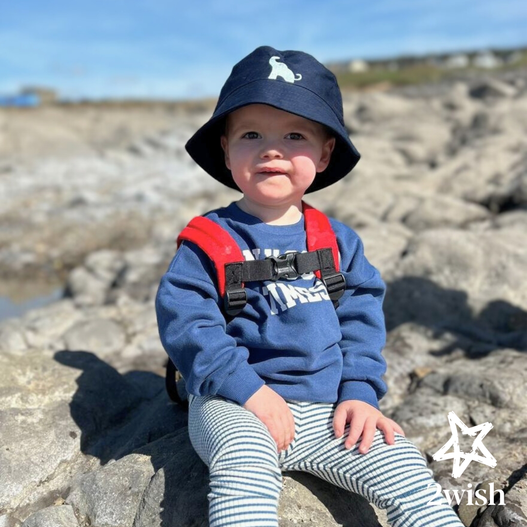 navy kids bucket hat lifestyle 1